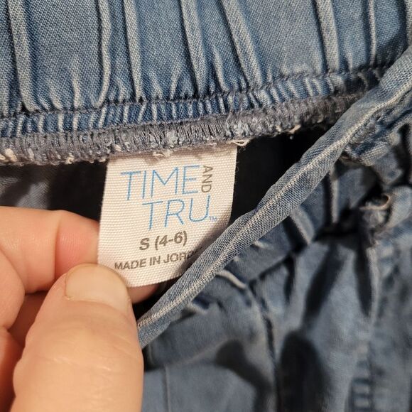 Time and tru size small blue denim looking shorts - Picture 2 of 3
